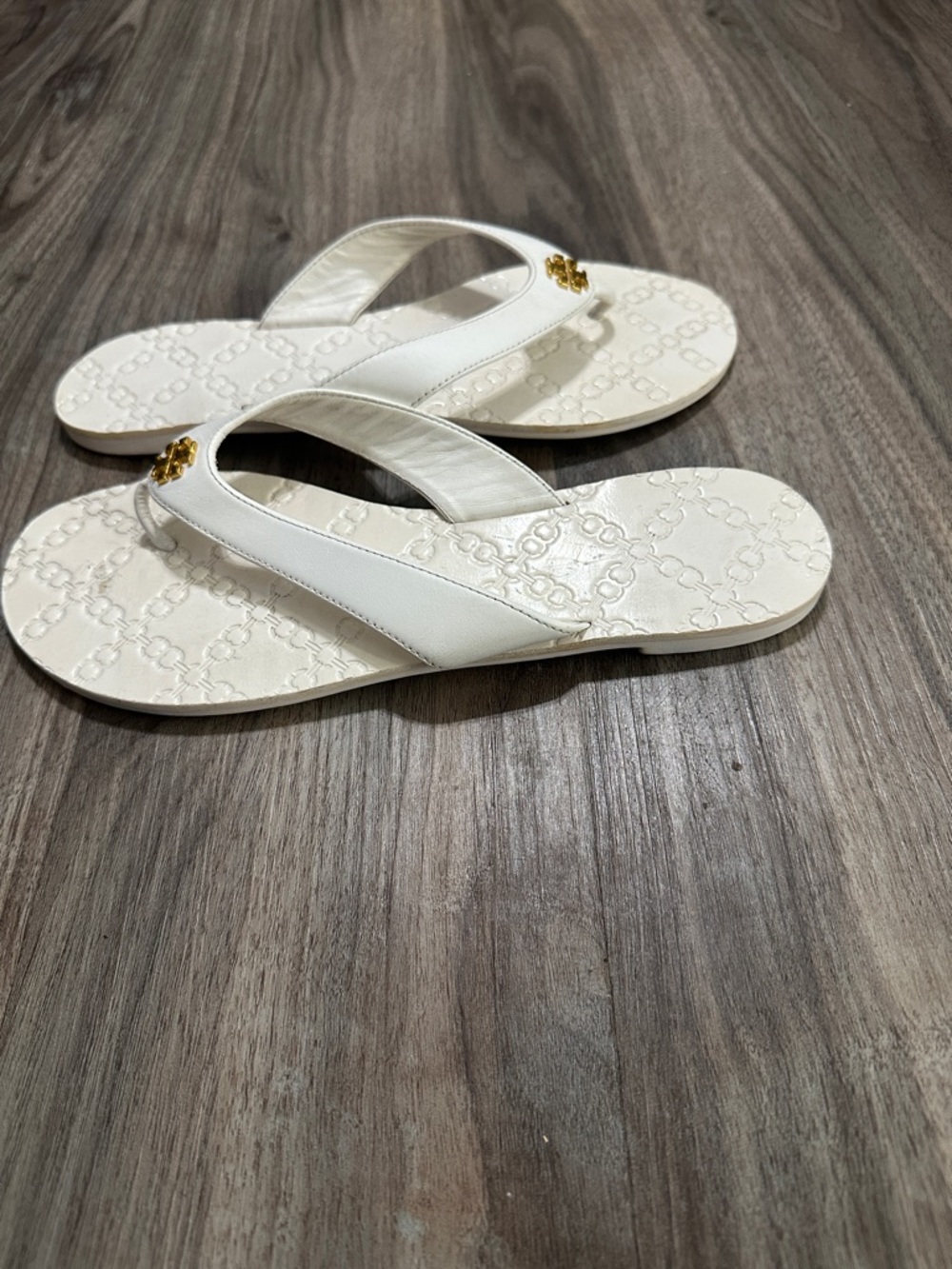 Tory Burch White Leather Logo Thong Sandals with Gold Emblem - Picture 3 of 11